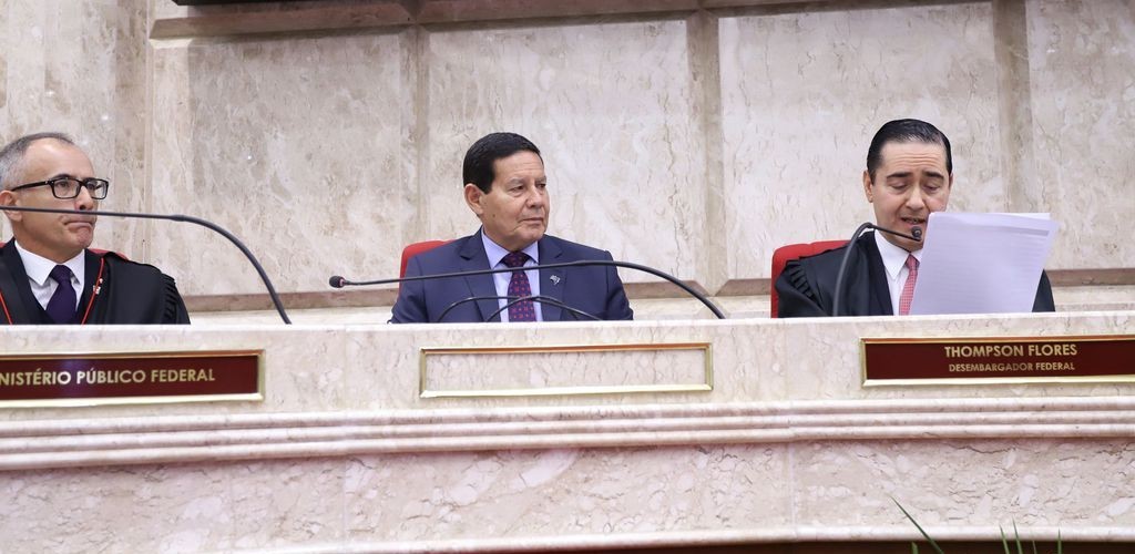 Mourão diz que retorno do ensino de educação moral e cívica é avaliado