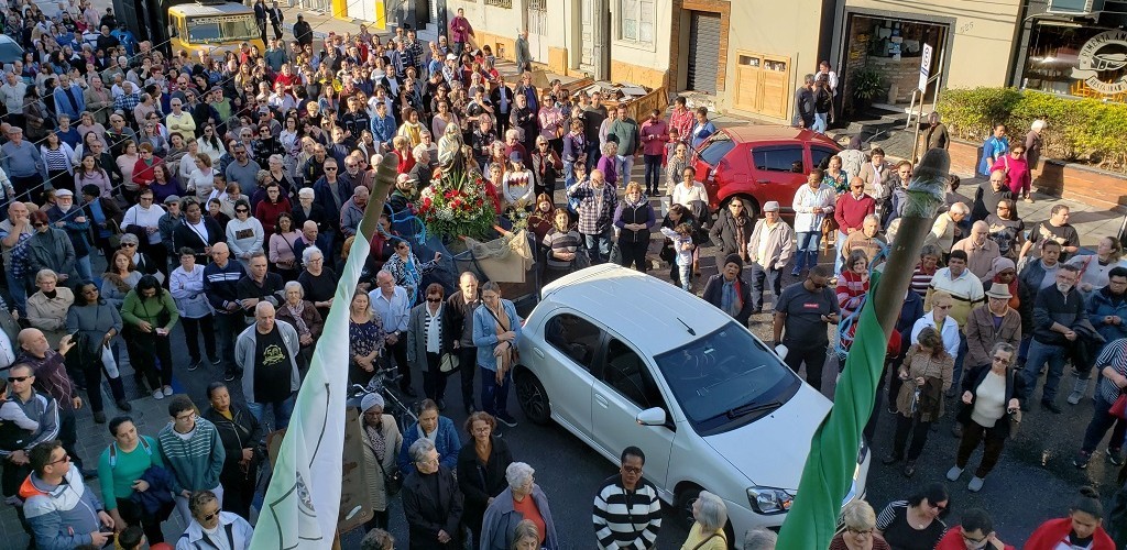 Procissão de São Pedro abre programação da Festa do Pescador e da Anchova