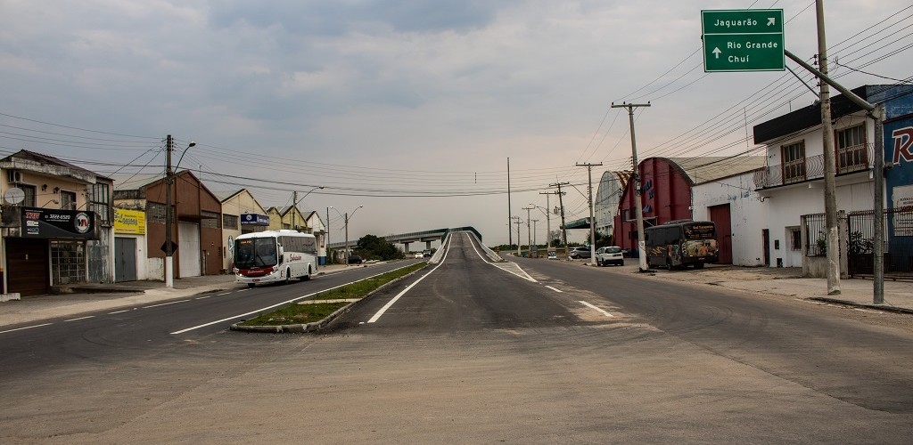 Prefeita de Pelotas visita viaduto da BR-392