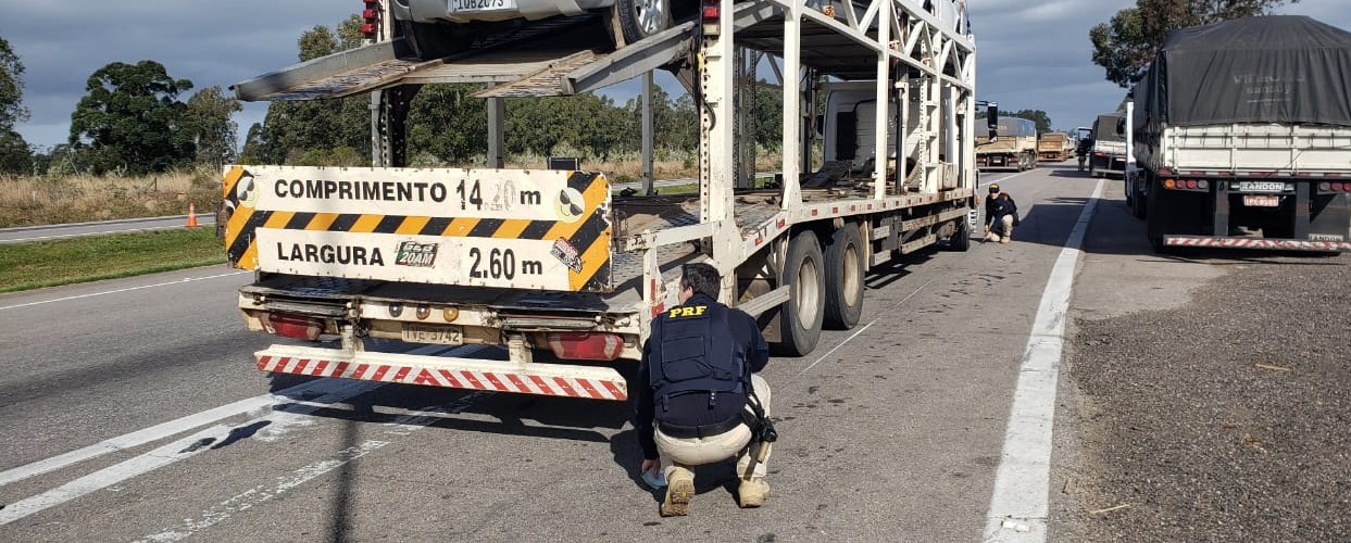 PRF fiscaliza jornada de trabalho do motorista profissional