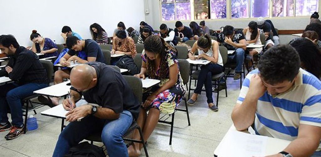 Encceja é aplicado neste domingo em 611 municípios brasileiros