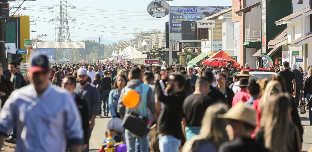Público recorde de 93 mil pessoas marca primeiro domingo de feira em Esteio