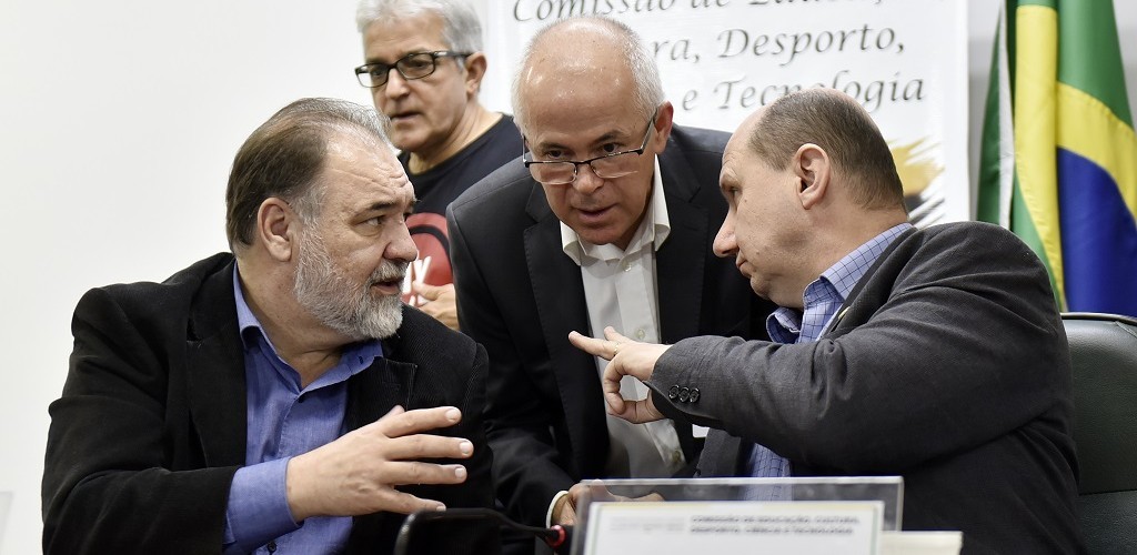 Inclusão de disciplina de línguas e culturas locais é debatida na Assembleia