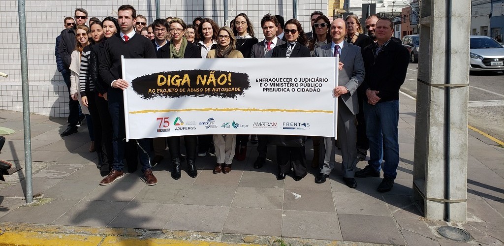 Servidores realizam ato contra o PL do Abuso de Autoridade