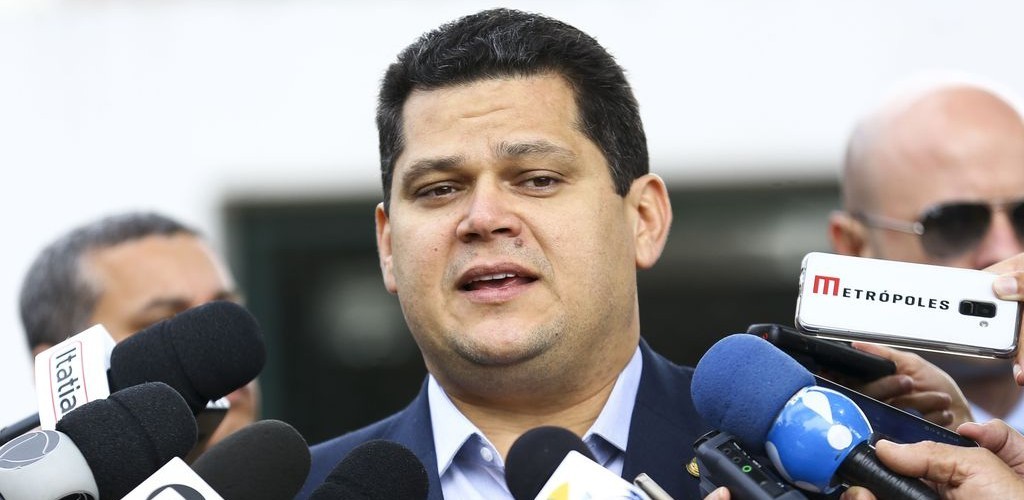 Alcolumbre anuncia instalação da CPMI das Fake News