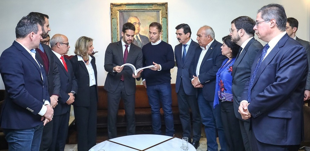 Governador entrega na Assembleia o PPA Novas Façanhas, com as prioridades para 2020-2023