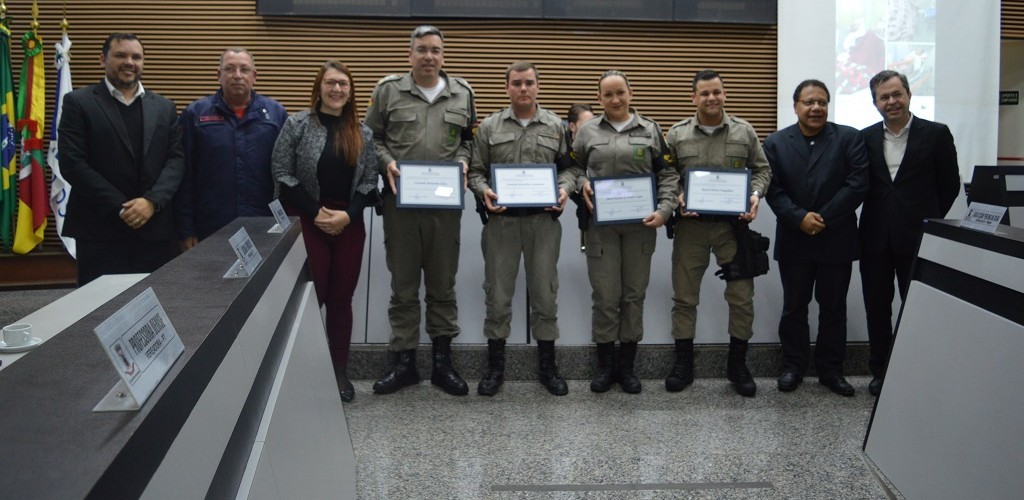 Câmara homenageia soldados pelo resgate de jovem no Saco da Mangueira
