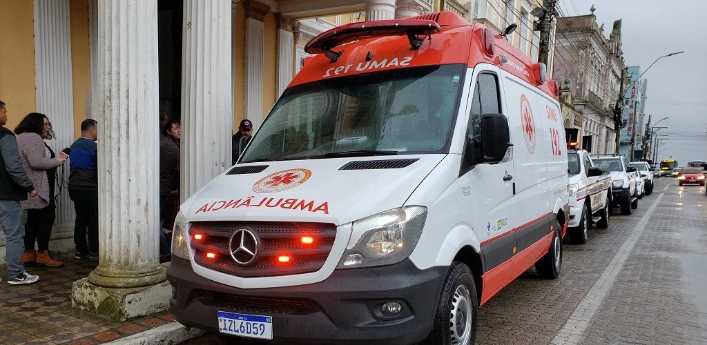 SAMU Rio Grande recebe ambulância zero quilômetro