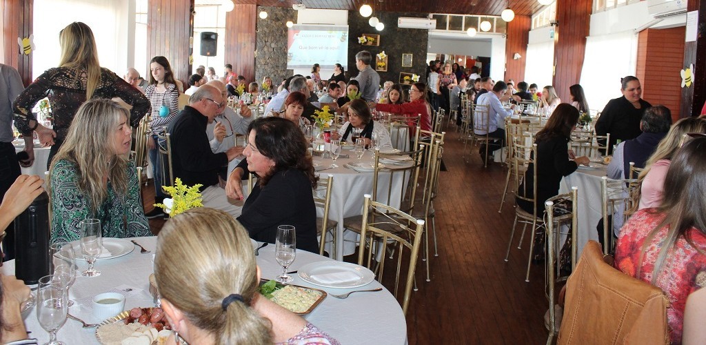 Galeto Solidário foi sucesso no Country Club