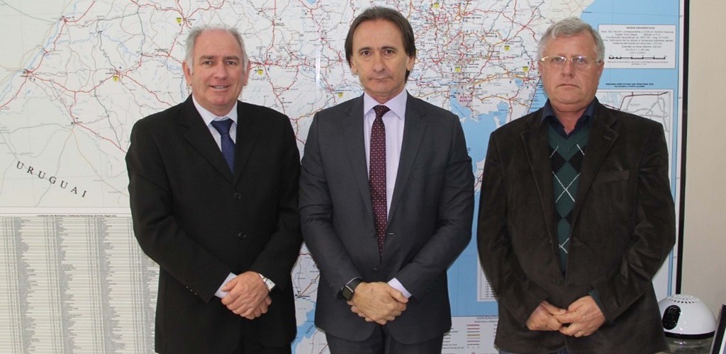 Prefeito de SLS leva ao Estado proposta para asfaltamento no interior