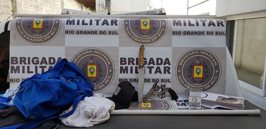 Dupla é presa acusada de assalto a estabelecimento comercial 