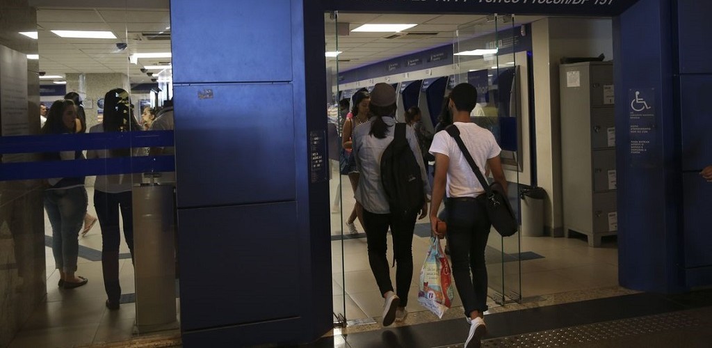 Pagamento de até R$ 500 do FGTS para trabalhadores começa na sexta-feira