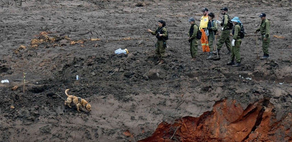 Bombeiros encontram mais um corpo em Brumadinho