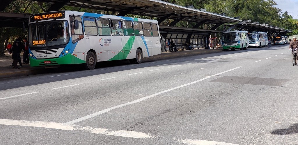 MP questiona na justiça ato do prefeito que autoriza novas empresas de transporte coletivo