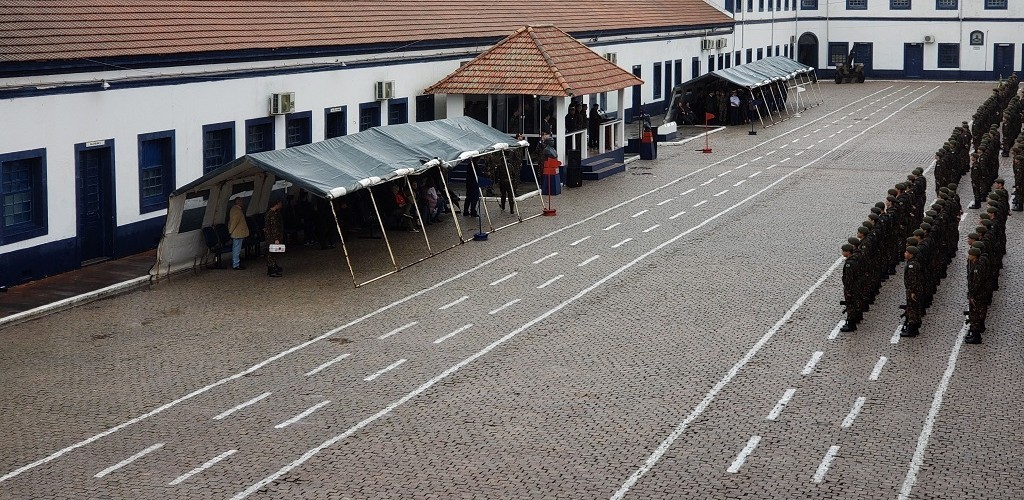 6º GAC comemora 77 anos com solenidade militar