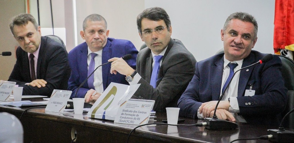 Audiência Pública discute alto preço das carteiras de motorista no RS