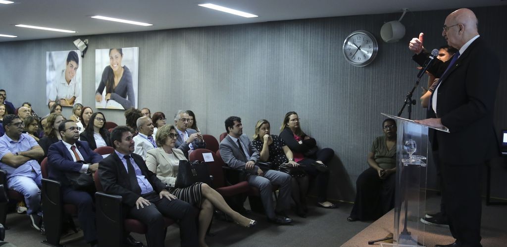 Projeto beneficiará pessoas com deficiência auditiva e visual