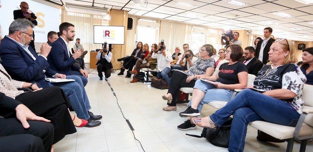 Governador apresenta detalhes de reforma estrutural do Estado para professores