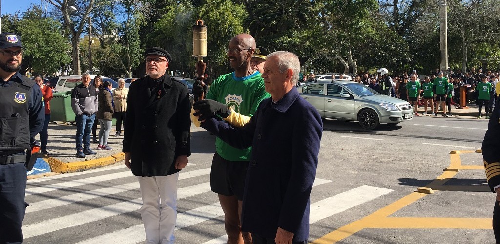 Fogo simbólico marca abertura de Semana da Pátria em RG