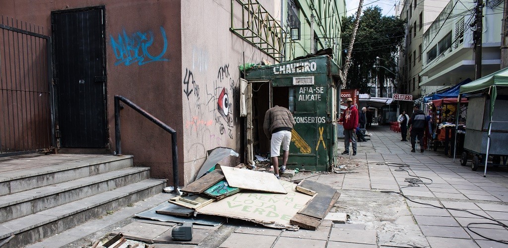 Saem as 'casinhas' de chaveiros abandonadas do 'Beco do Khautz', em Pelotas