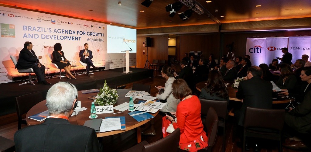 Estamos focados em reduzir custos tributários, logísticos e burocráticos", diz Leite em conferência em Brasília