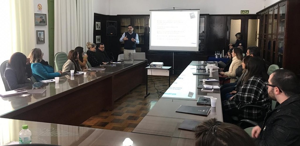 Câmara de Comércio realiza curso de Cerimonial e Protocolo