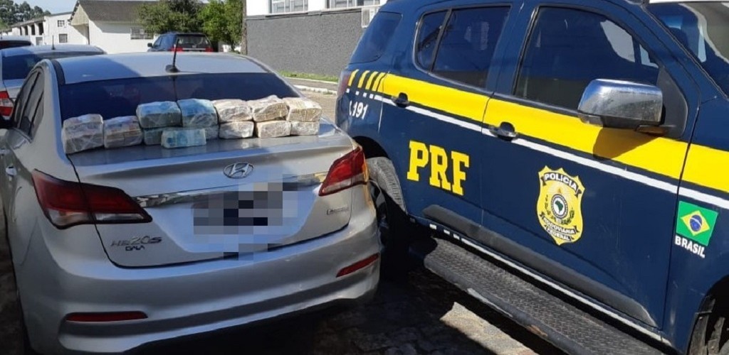 Policiais rodoviários apreendem quase R$ 1 milhão durante abordagem de veículo