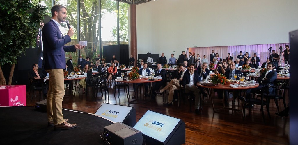 Em São Paulo, governador participa de encontro de líderes nacionais