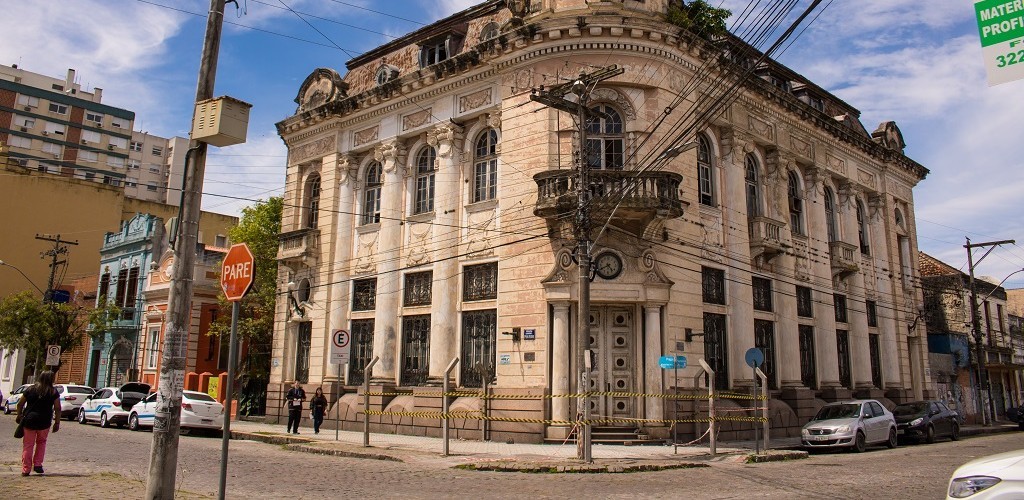 Prefeitura de Pelotas prepara contenção do mezanino da antiga agência do BB
