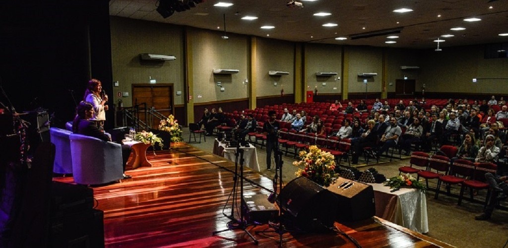 Assembleia universitária celebra dia do servidor e da servidora na FURG