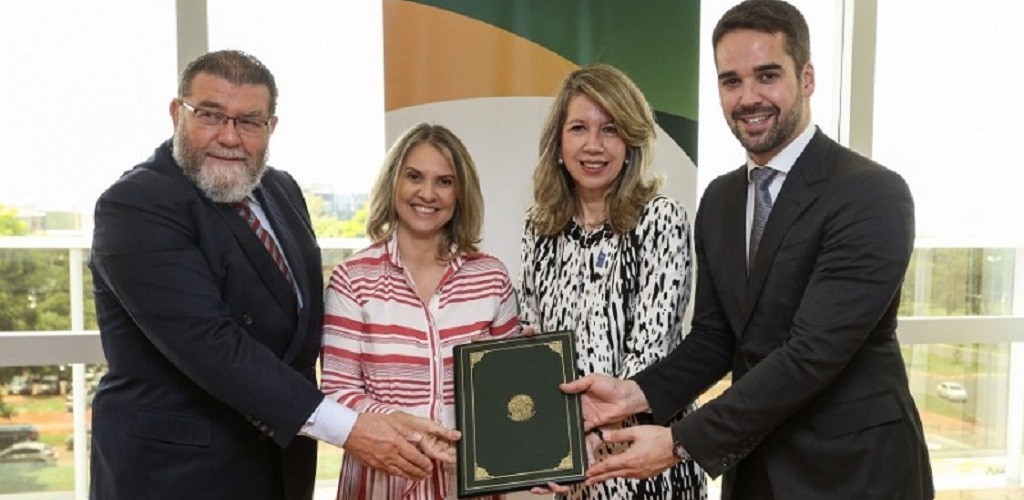 Com objetivo de modernizar a gestão pública, Leite assina primeiro acordo de cooperação internacional