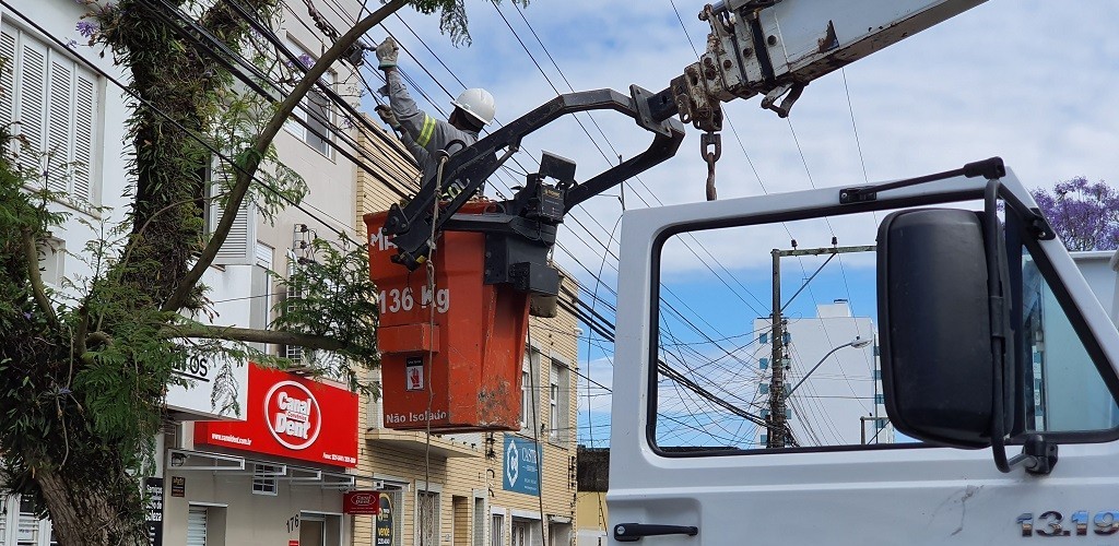 Tentativa de furto de cabos deixa consumidores sem energia no Centro