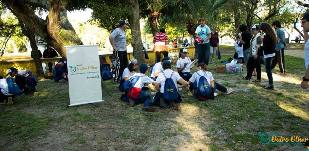 Alunos da Vila da Mangueira visitam o NEMA e participam de mutirão de limpeza