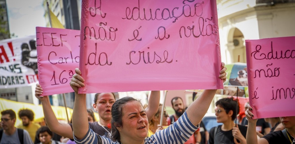 Professores das escolas estaduais estão em greve 