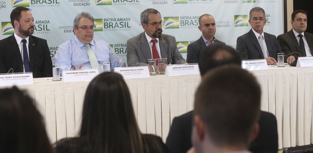 Mais de 11% das cidades aderem ao programa de escolas cívico-militares
