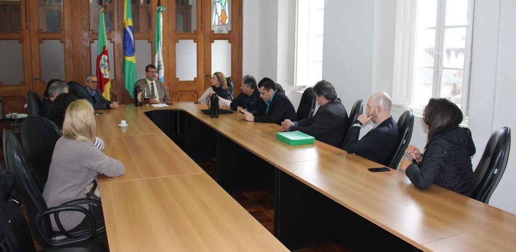 Prefeito reúne lideranças pela manutenção dos serviços de oncologia da Santa Casa do Rio Grande