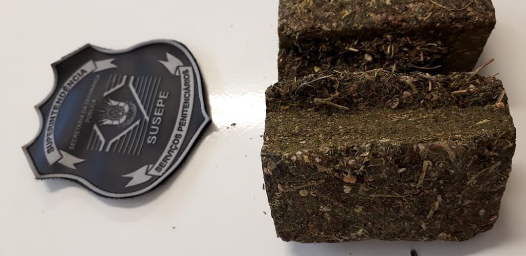 Mulher é presa ao tentar entrar com drogas na Perg