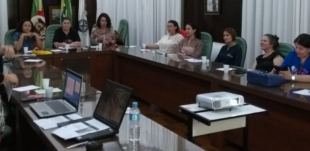 Núcleo da Mulher Empreendedora realiza reunião com mentoria de nucleadas