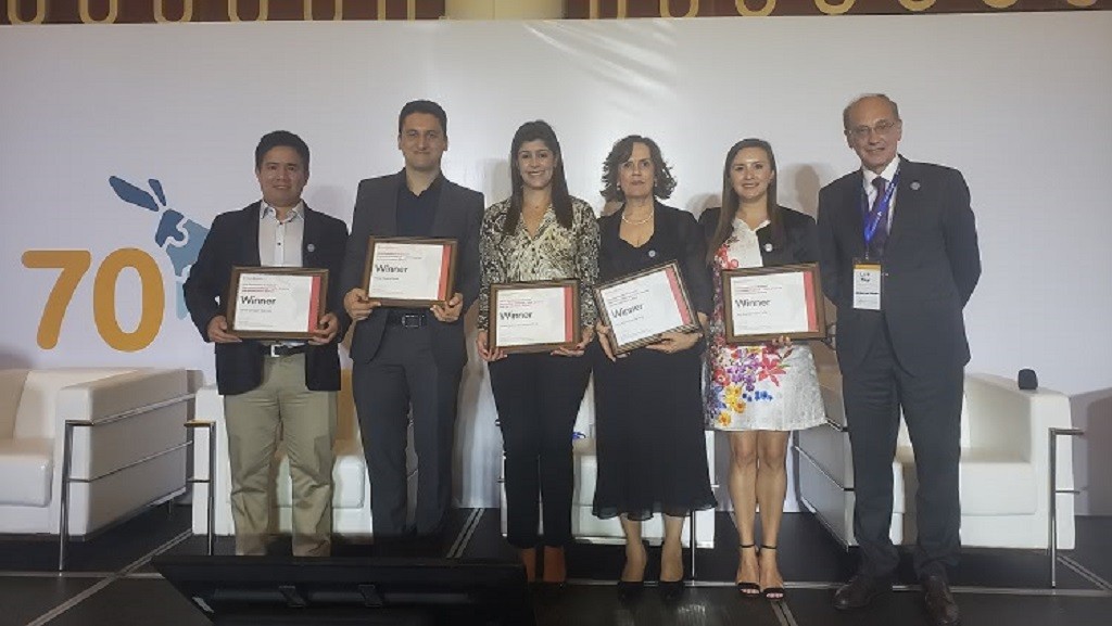 Professora da FURG recebe prêmio sobre estudo de plásticos