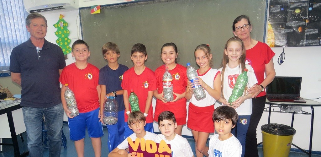 Escola Criança Feliz contribui com a Campanha Eu Ajudo na Lata da Unimed