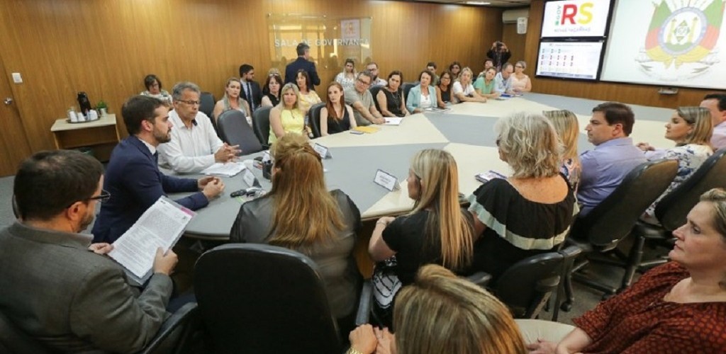 Governador conversa sobre a Reforma RS com coordenadores regionais de Educação