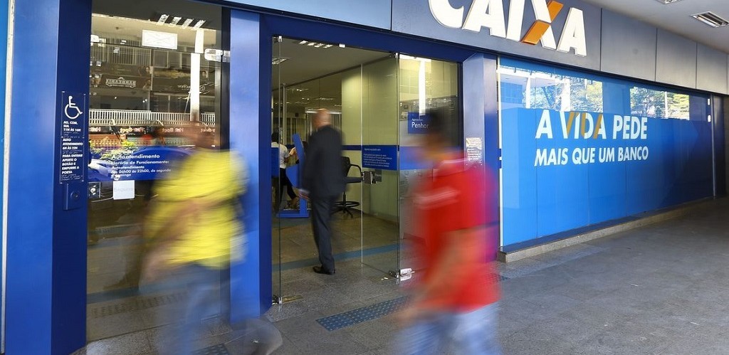 Bancos abrem em horário especial na terça-feira 
