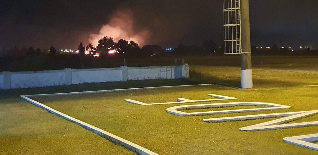 Incêndio em vegetação no aeroporto durou mais de doze horas