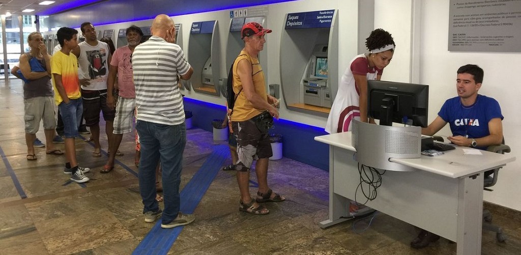Bancos funcionam nesta quinta-feira e fecham nos dias 31 e 1º