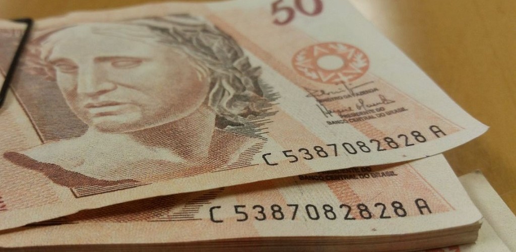 Limite de juros para cheque especial começa a valer no dia 6