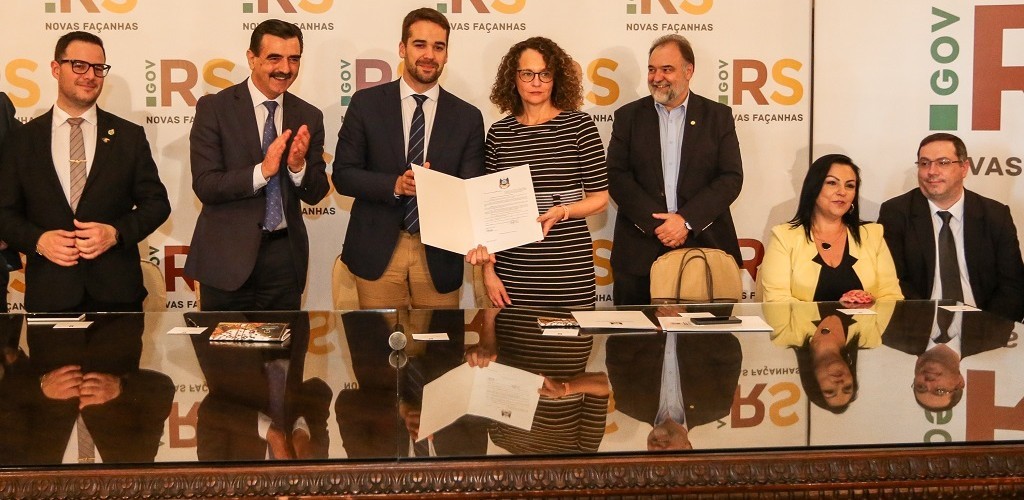 Governador Leite sanciona cinco leis propostas por parlamentares