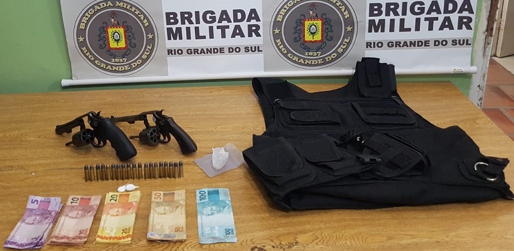 Dois homem são presos por tráfico 