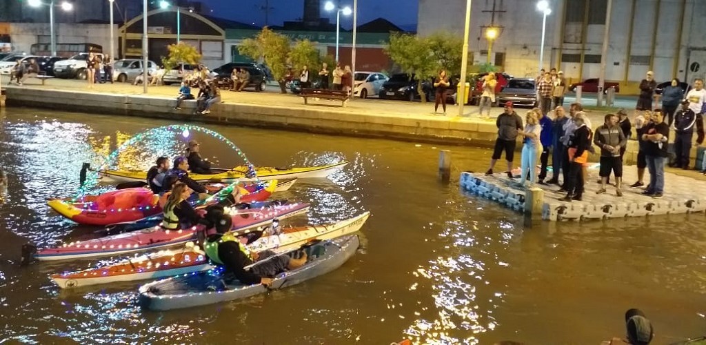 Prefeitura entrega píer flutuante para praticantes de esportes náuticos em Rio Grande