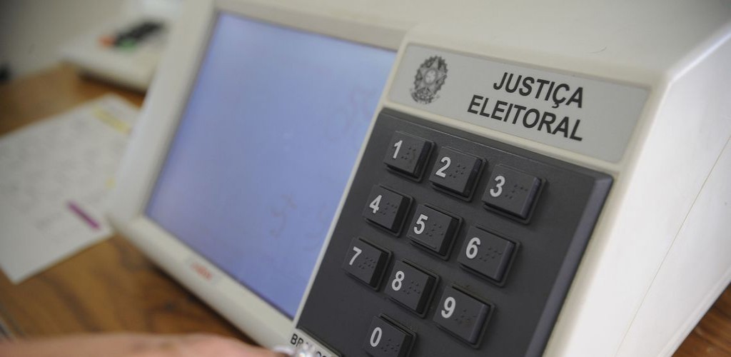 Testes em urnas eletrônicas encontram falhas mínimas