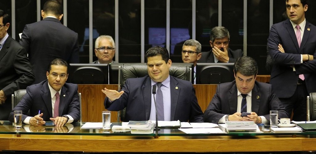 Congresso mantém veto a propaganda partidária na TV e no rádio